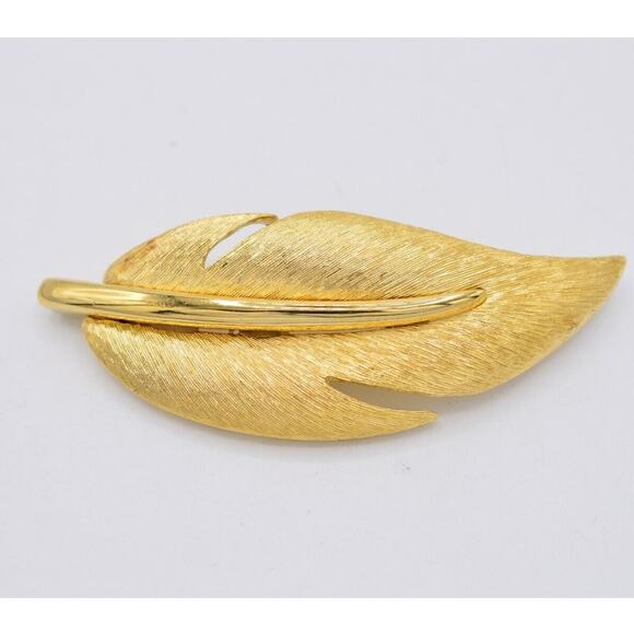 Givenchy Vintage Leaf Pin Brooch Brushed Gold Textured Chunky Signed 1980s Bin8 - Picture 2 of 11